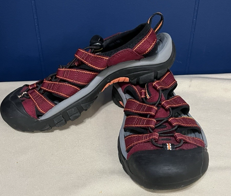 Keen Newport H2 Hiking Sandals Women's US7 EU37.5 Red Closed Toe Outdoor Sports