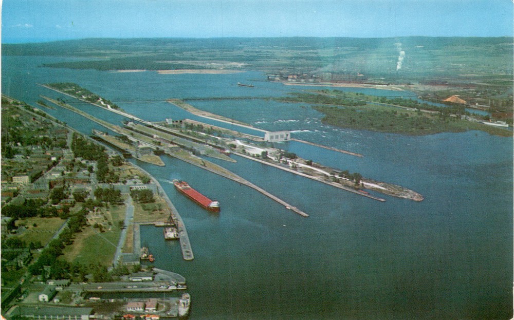 SOO LOCKS, Sault Ste. Marie, Michigan, Mac Arthur Lock, Poe Lock, Postcard