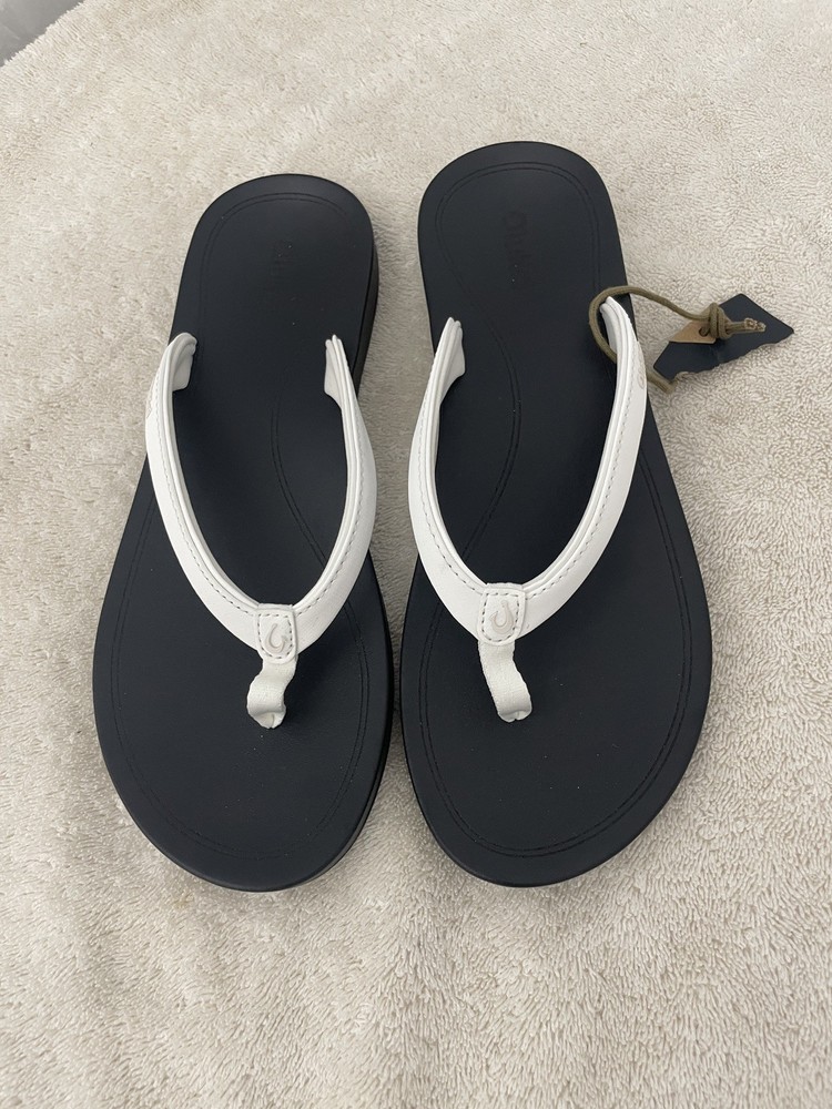 OluKai Womens Uiki Sandals Size 8 Bright White Lava Rock