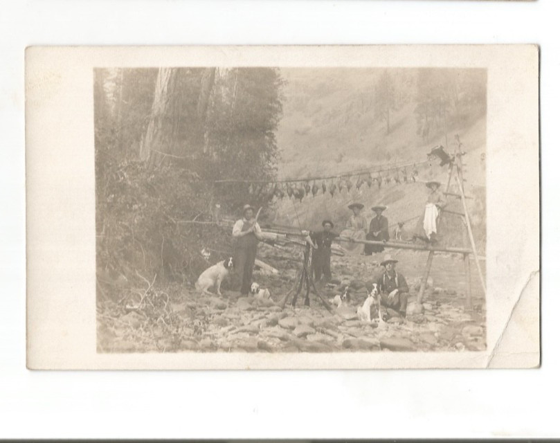 RPPC LA GRANDE Oregon REAL PHOTO POSTCARD HUNTING DOG GUN GROUSE PHEASANTS WOMEN