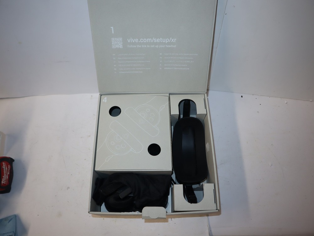 HTC Vive XR Elite Virtual Reality Headset with Deluxe Pack +VR Controllers 79371