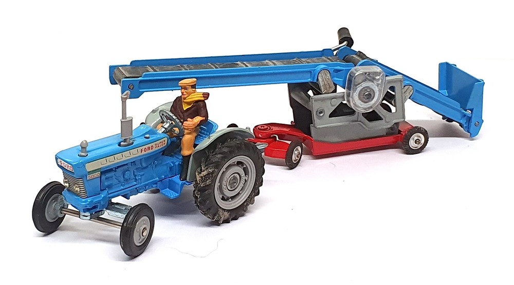 Corgi Toys Original No. 47 - Working Conveyor On Trailer + Ford Tractor & Driver