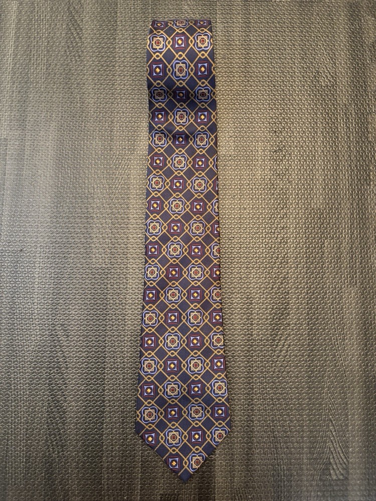 Mondo Sela 100% Italian Silk Mens Tie Blue & Gild Geometric Pattern 58L x 3.75W