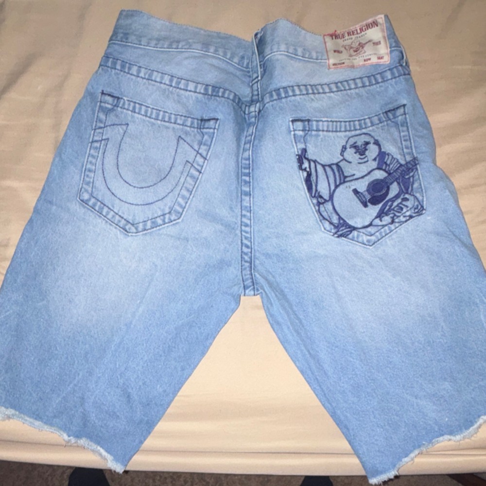 True Religion Light Blue Denim Distressed Jean Shorts Men’s Graphic Back Pockets
