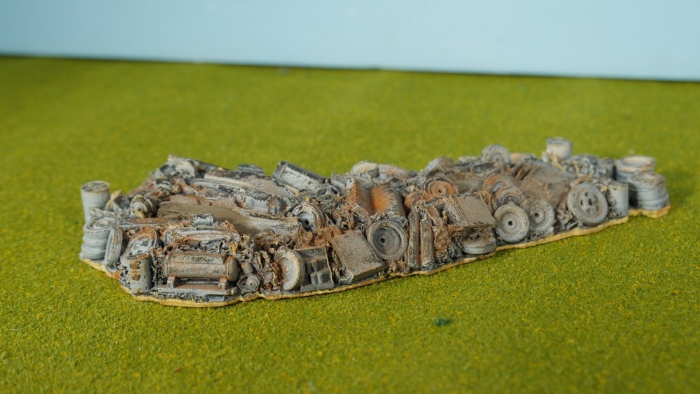 HO Scale  Auto Parts JUNK PILE    (Weathered & Detailed)