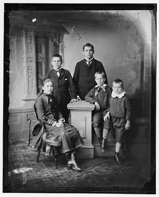 Garfield,group,Childrenm,President James A,families,portrait photographs,1865