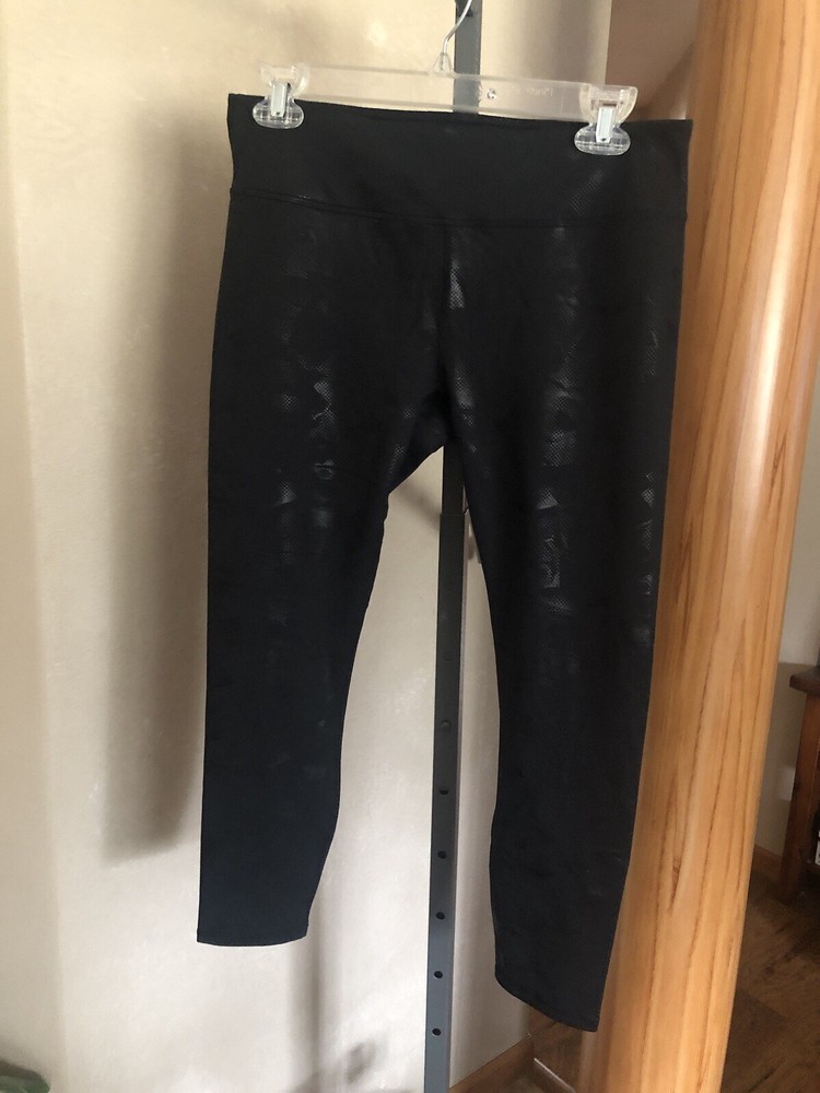 Womens Fabletics Define PowerHold Mid Rise Capri Leggings size M EUC!