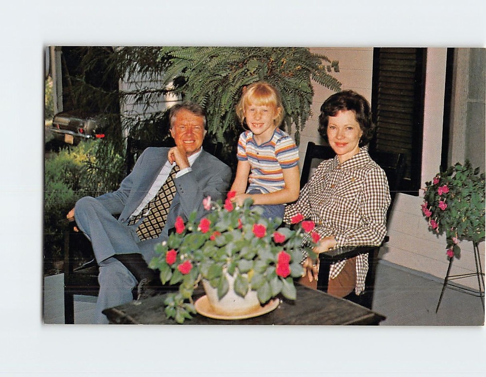 Postcard Jimmy Carter with Wife Rosalynn and Daughter Amy
