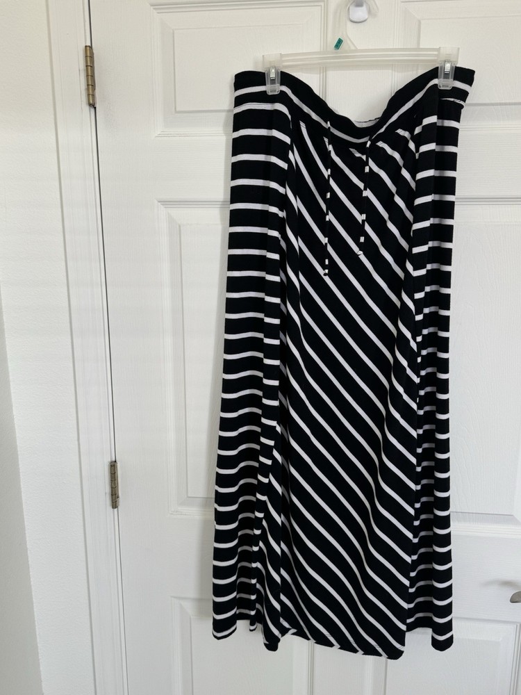Roz & Ali Maxi Skirt 1X Black White Striped Elastic Waist Stretch Long Boho