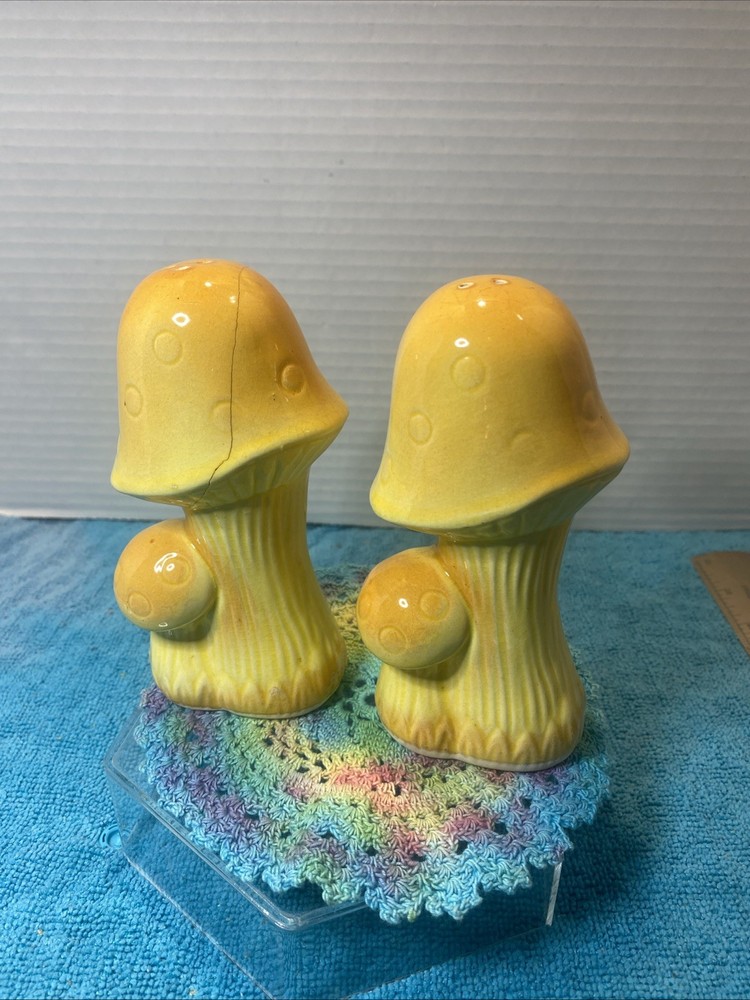 Vintage Ceramic Mushroom Salt & Pepper Shakers Made in Japan MCM 5.5