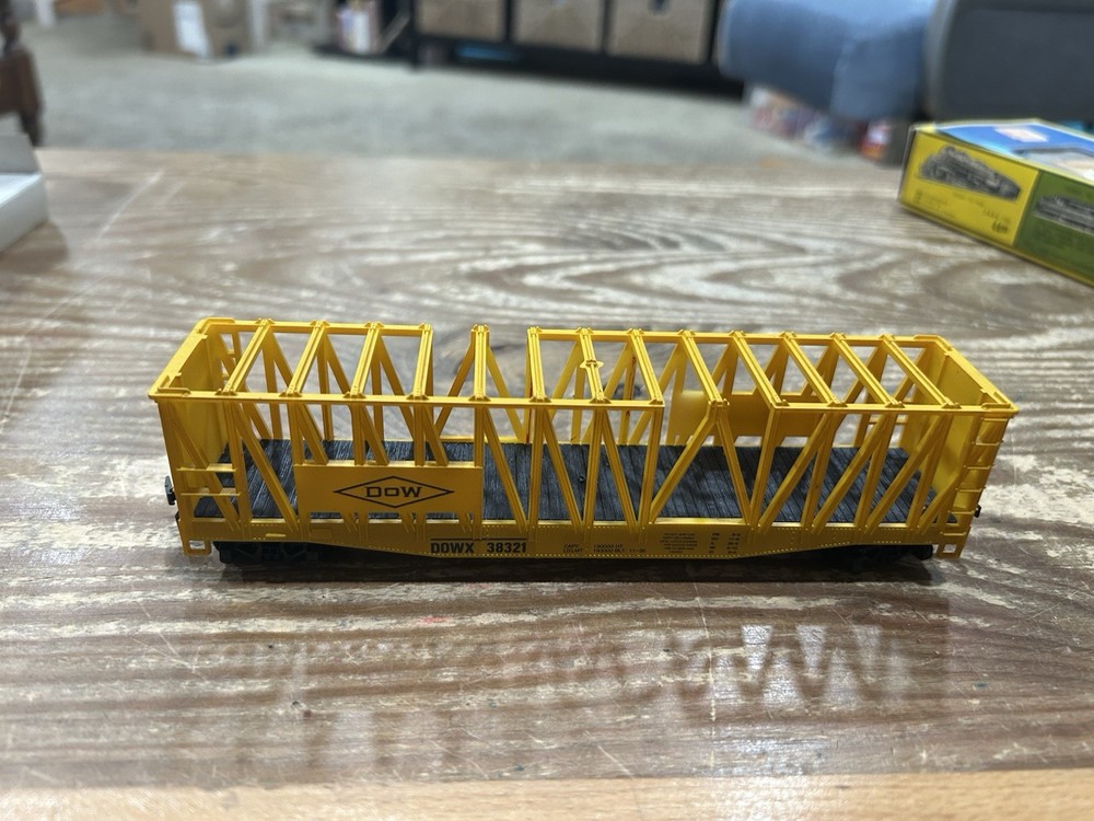 AHM HO Scale Dow Chemical Covered Hopper Car DOWX 38321 – Yellow – In OB