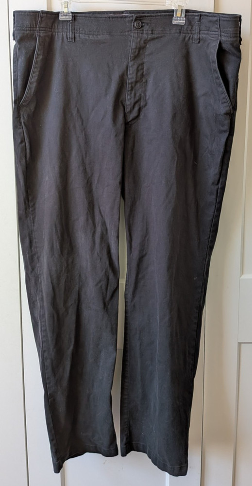 Lee Men's 44x32 Black Extreme Comfort Straight Fit Pants 98% Cotton Stretch