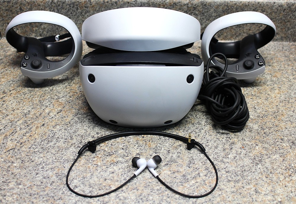 PlayStation 5 VR2 Headset And Controllers