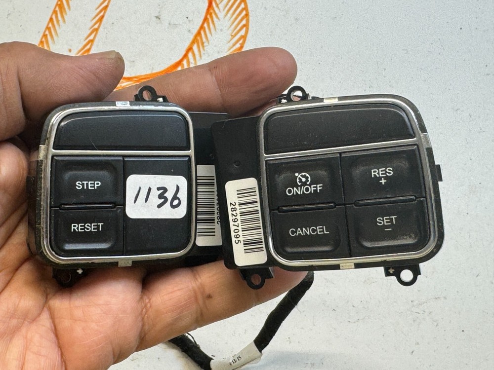 2013-2017 JEEP PATRIOT STEERING   WHEEL CRUISE CONTROL SWITCH OEM
