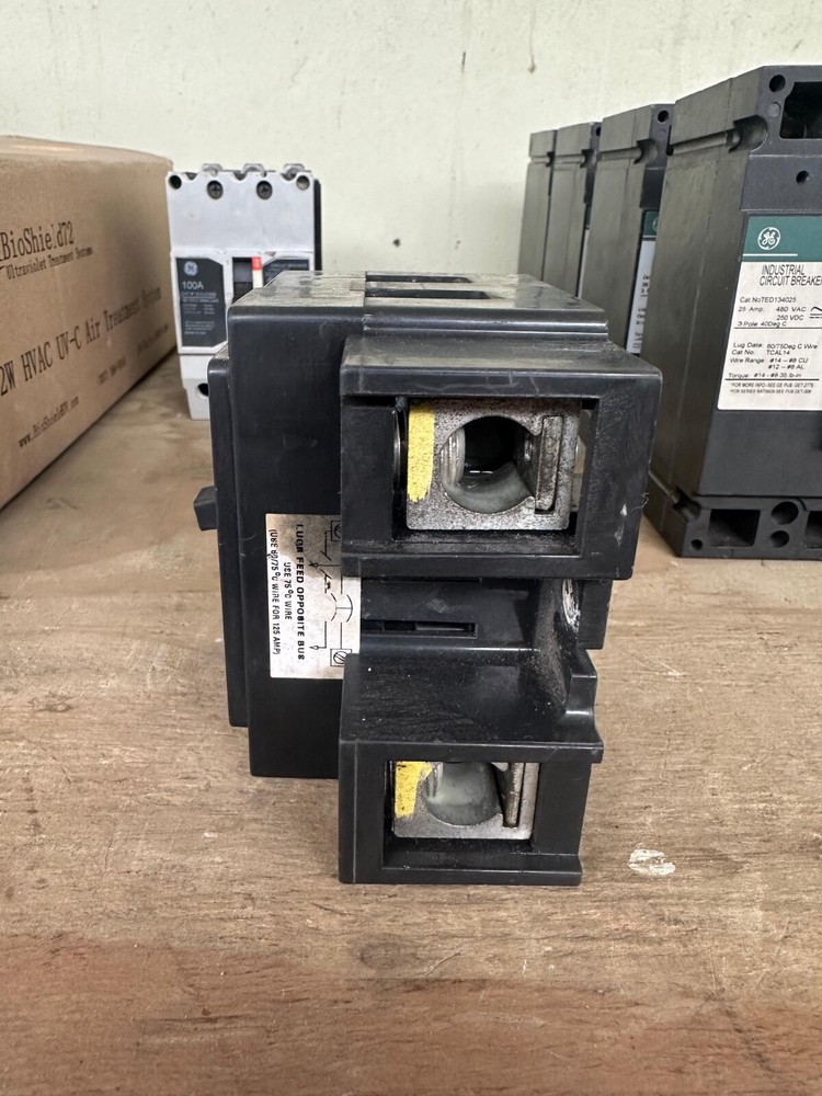 Eaton CSR2200N Type CSR Standard Circuit Breaker - Black