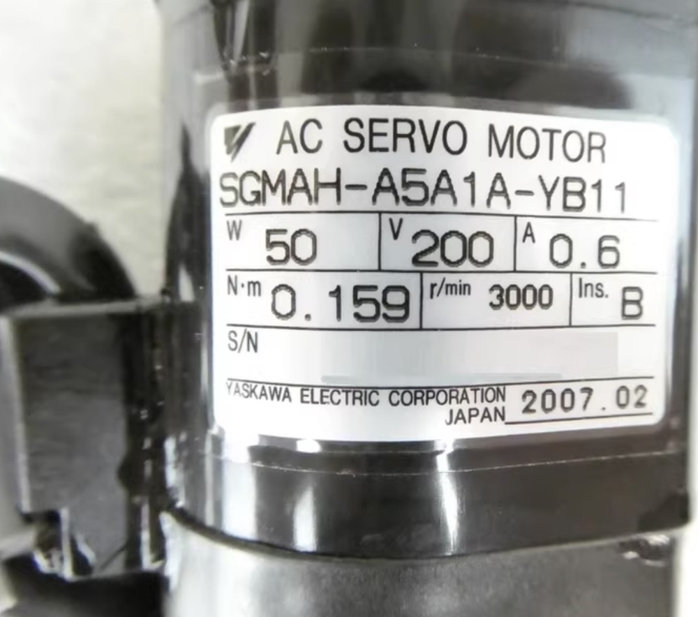 1PC New in box Yaskawa SGMAH-A5A1A-YB11 Servo motor