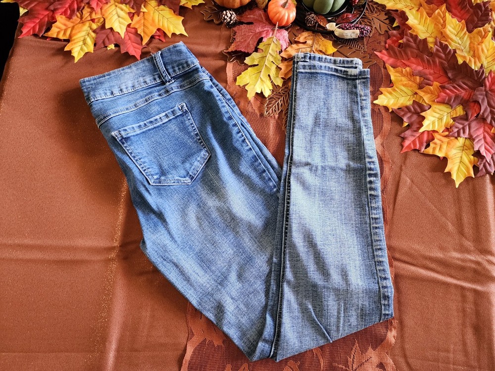 RUE 21 FREEDOM FLEX DESIGNER JEANS SIZE 7/8 REG MID RISE JEGGING (Bag#2)
