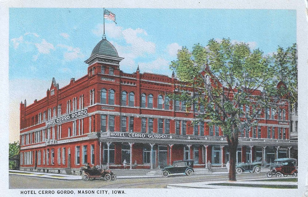 c1930s Mason City Iowa IA ~ Hotel Cerro Gordo UNP Postcard ~ Automobiles/Am Flag