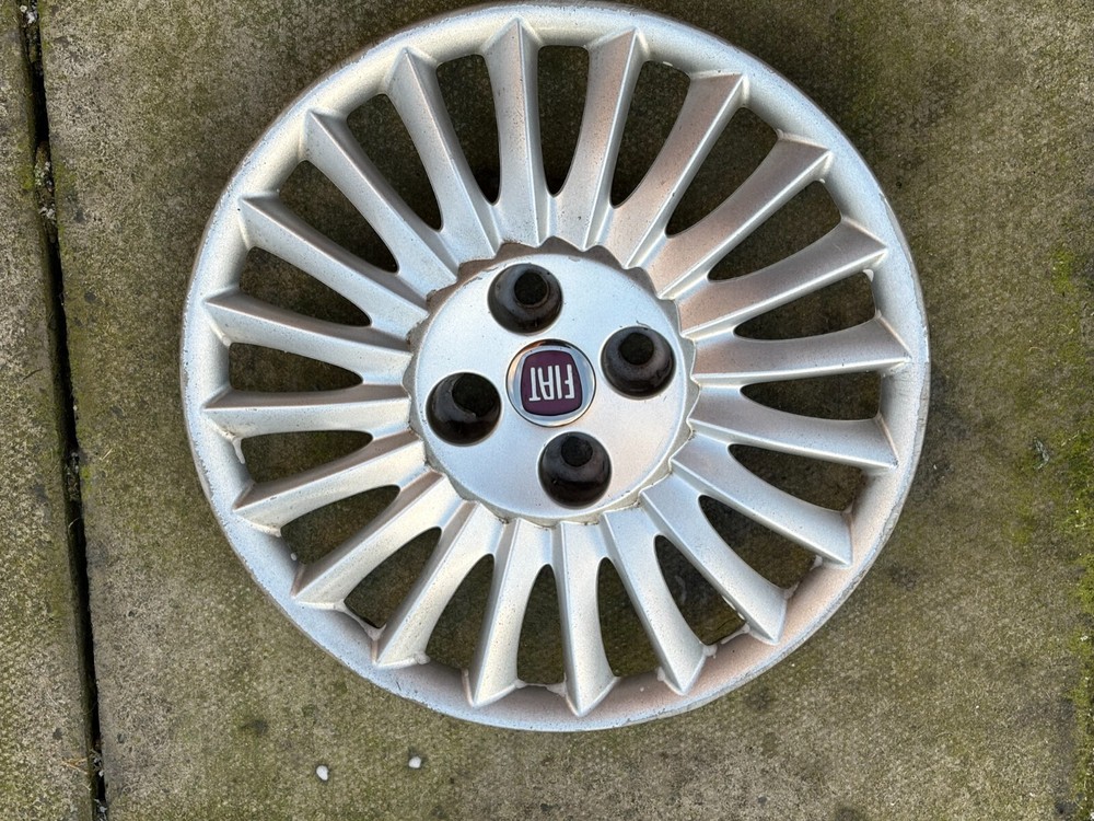 Fiat Punto 15-inch Genuine Bolt-On Wheel Trim Hub Cap 51733005 For Grande Punto