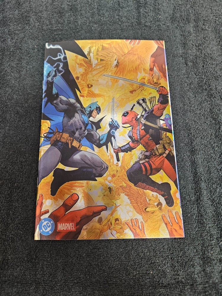 2025 Dc / Marvel Comics Batman / Deadpool #1 Mora Foil Variant Nm Unread
