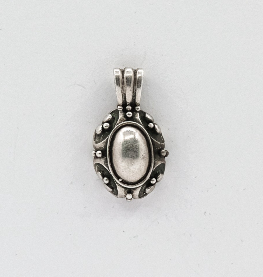 vintage mexico .925 silver oval biker pendent