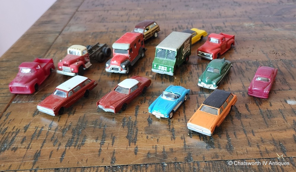13 Vintage HO Scale Model Train Railroad Layout Accessories ~ Cars & Trucks ~