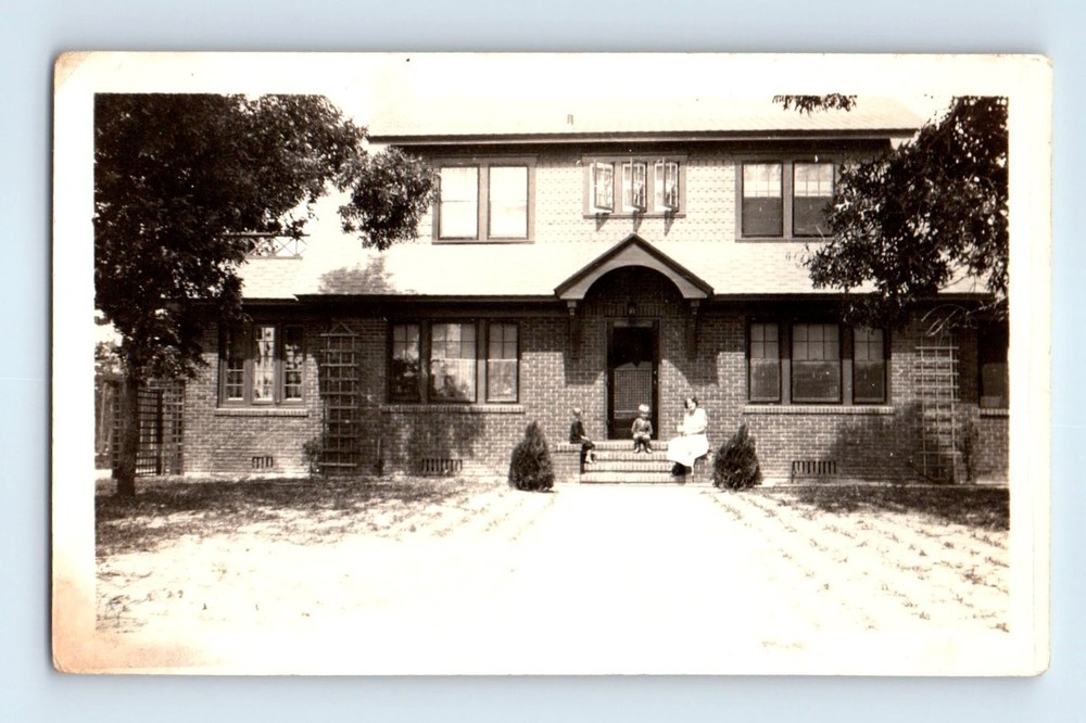Old Vintage Photo WOMAN AND CHILDREN SITTING OUTSIDE BRICK HOUSE SNAPSHOT
