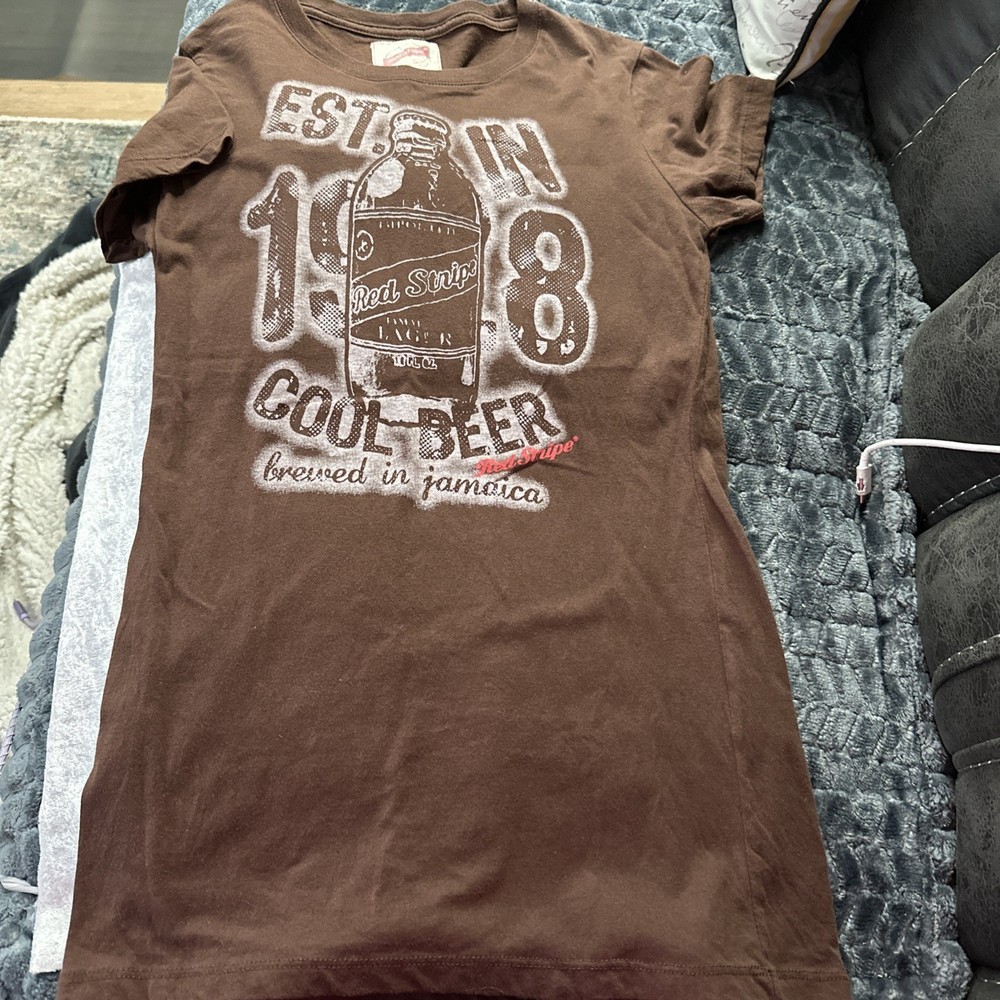 Red Stripe Lager Beer Brewed in Jamaica Vintage T-Shirt Mens Womens Large Brown