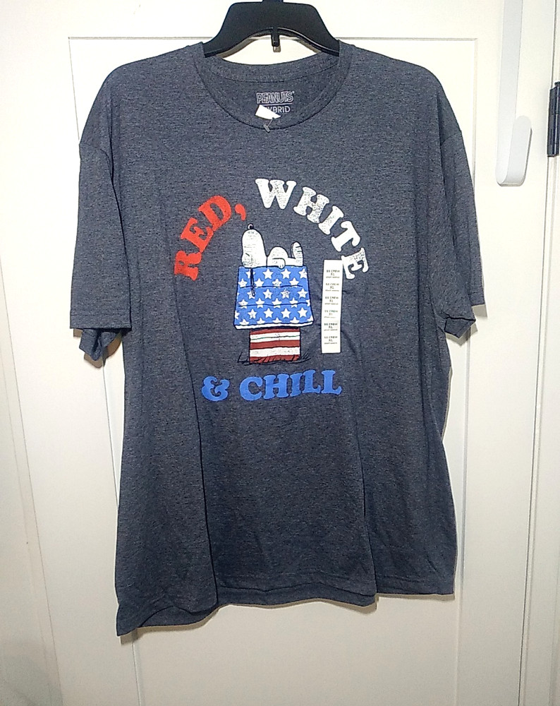 PEANUTS SNOOPY USA Flag Dog House Red White & Chill T-Shirt Size XL  Grey