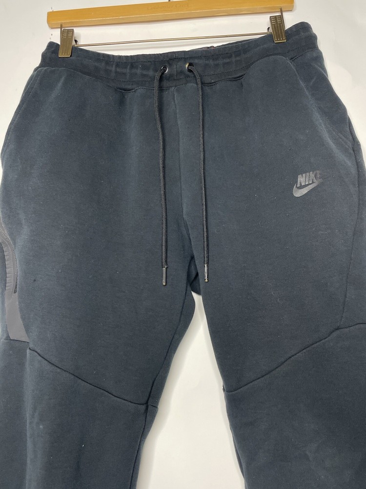 Nike Tech Fleece Pants Size Medium Jogger Black Athletic Logo