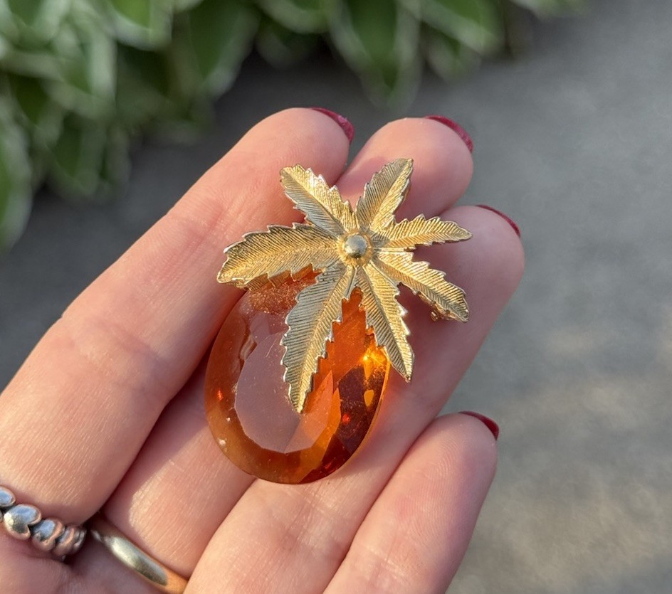 Vintage SARAH COVENTRY Signed Gold Tone Glass PINEAPPLE Pin Brooch