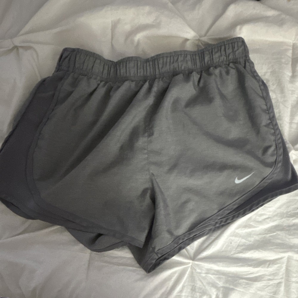 Nike Dri-FIT Women’s Gray Solid Athletic Shorts Elastic Waist Running Gym