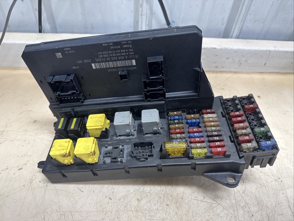 2007-2010 Mercedes-Benz Sprinter W906  SAM Control Unit A9065453401