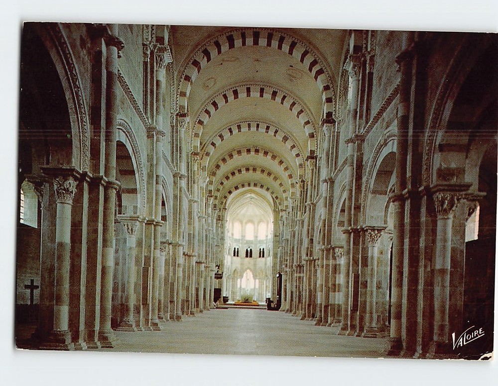 Postcard La nef romane, La basilique Sainte-Madeleine, Vézelay, France