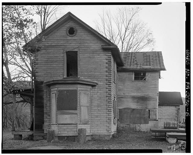 Photo:William Hanna House Township Route 359 1900s East Side View