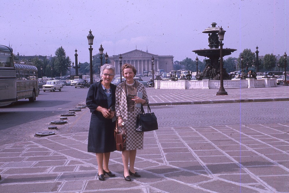 Vintage 35MM Photograph Slide Women Tourists Europe 06/1964 Color