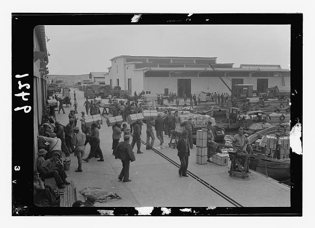 Photo:Tel Aviv Harbour 1930s Orange Boxes Loading Lighters Workers