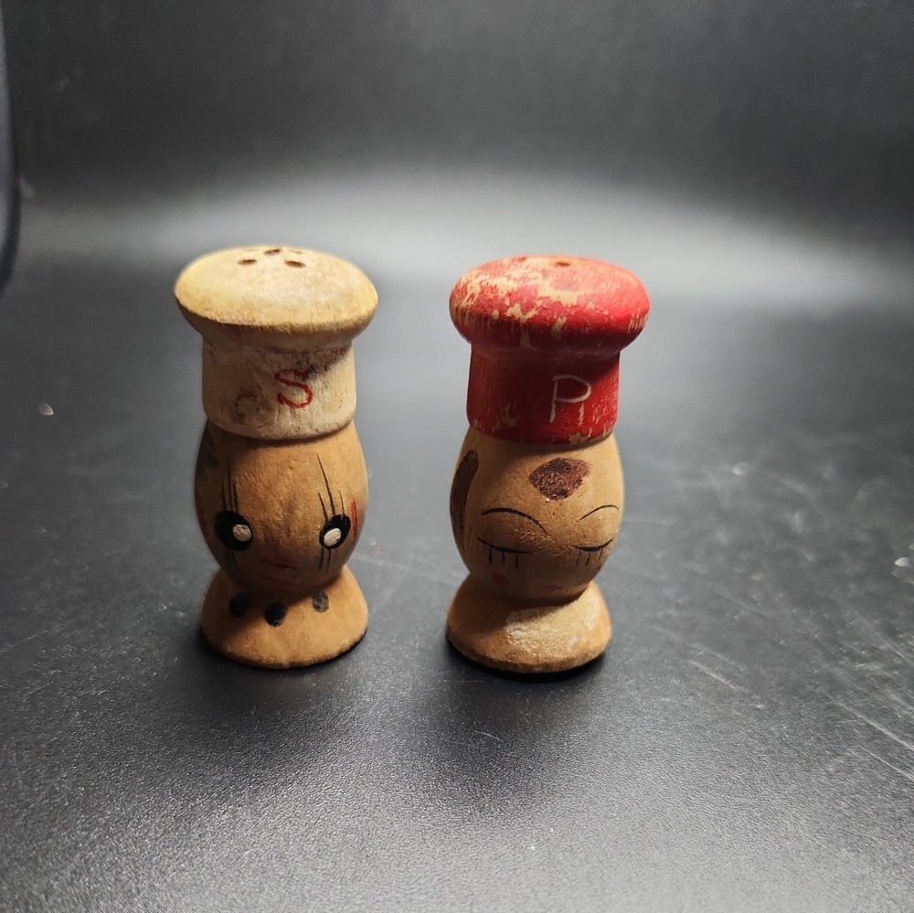 Vintage Wooden Chef Salt and Pepper Shakers Red Hat White Hat Shaker Set