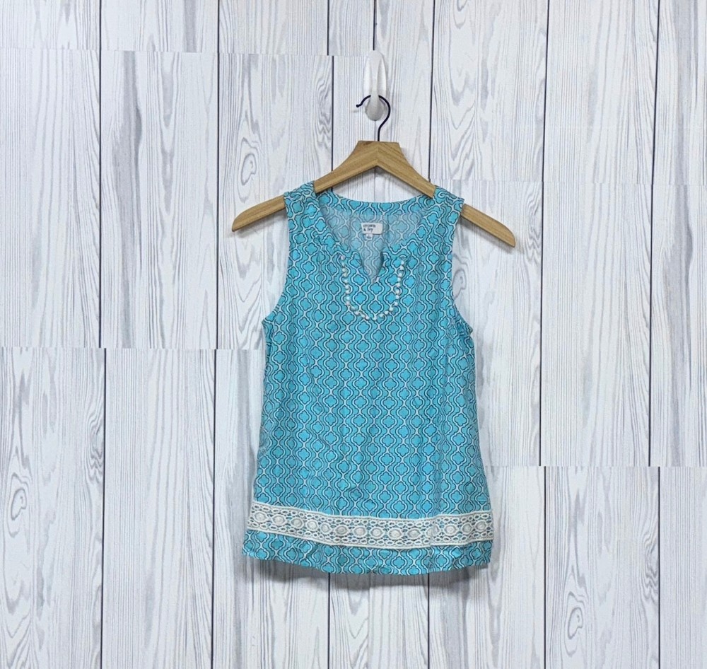 Crown & Ivy sleeveless top womens size large blue patterned stretch