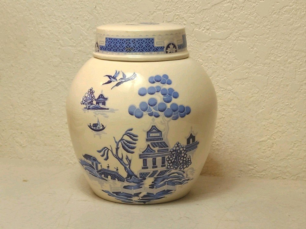 Vintage Bristol Pottery England Blue Willow Tea Jar 5.5inH x 5inD