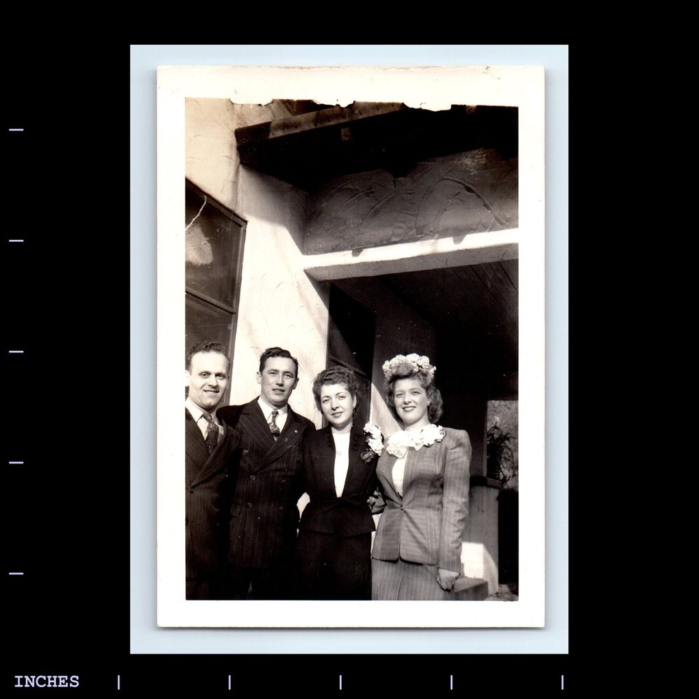Vintage Photo AFFECTIONATE MEN WOMEN OUTSIDE HOUSE