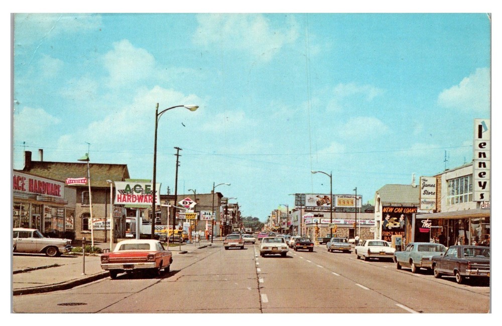 Waukesha, Wisconsin - Busy West Main Street - Vintage Postcard
