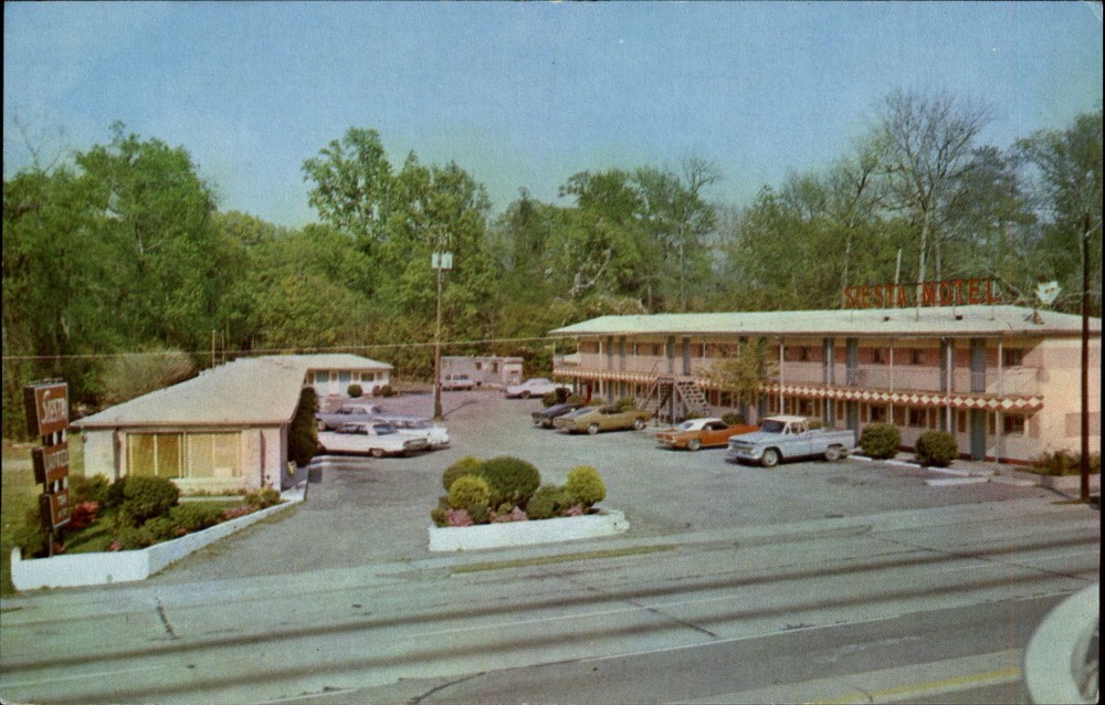 Siesta Motel Charleston Heights South Carolina~ 1960-70s cars truck ~ postcard