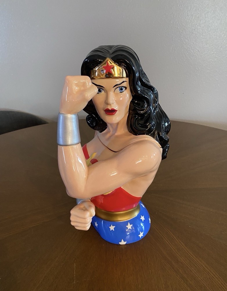 Wonder Woman DC  2004 Ceramic Cookie Jar Bust Vandor Limited Edition # 801/3600