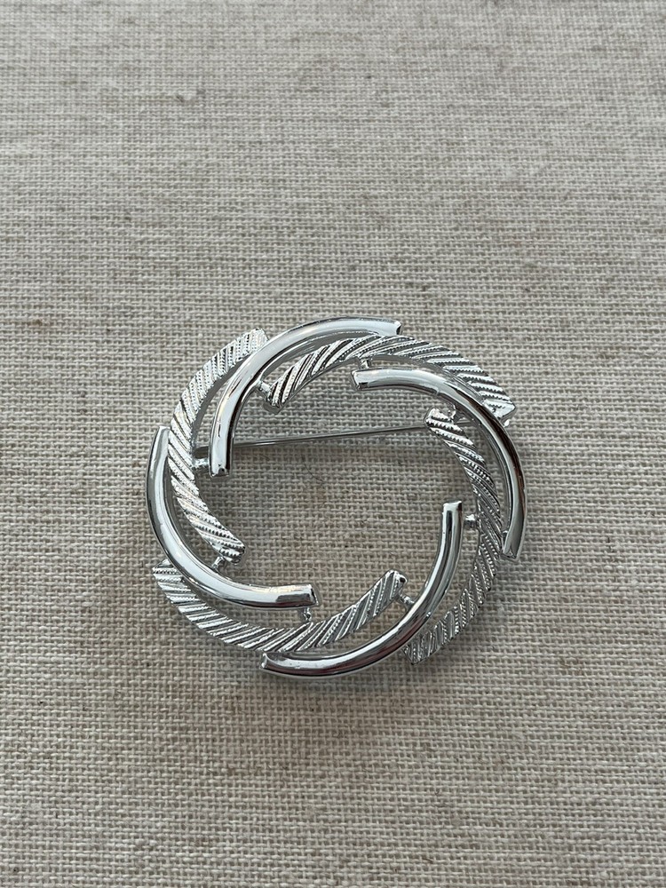 VTG PIN/BROOCH Signed Sarah Coventry Silver- Tone Swirl Circle