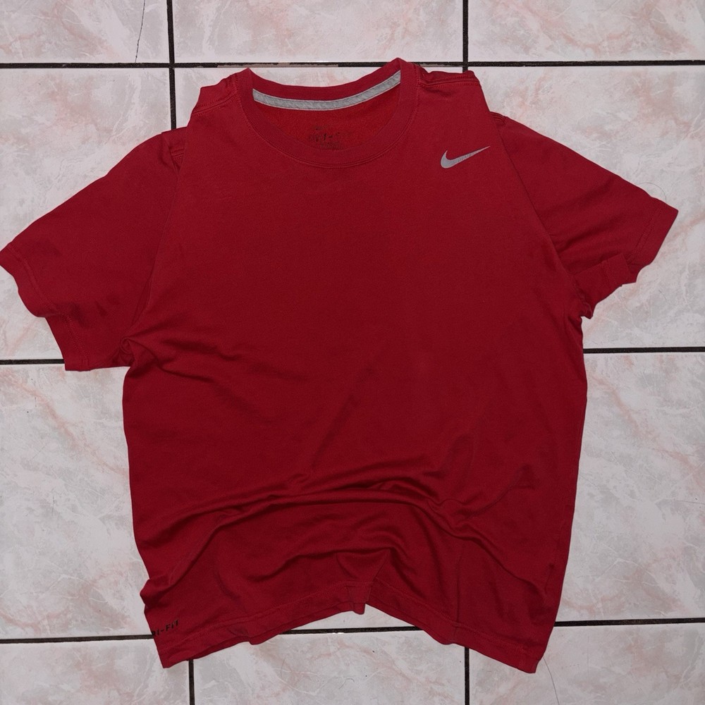 Y2K Classic Vintage Retro Style Red Nike T Shirt Men’s Size Medium Swoosh Logo