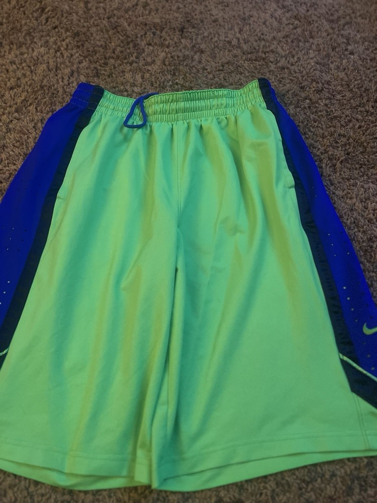 men’s Nike shorts XL