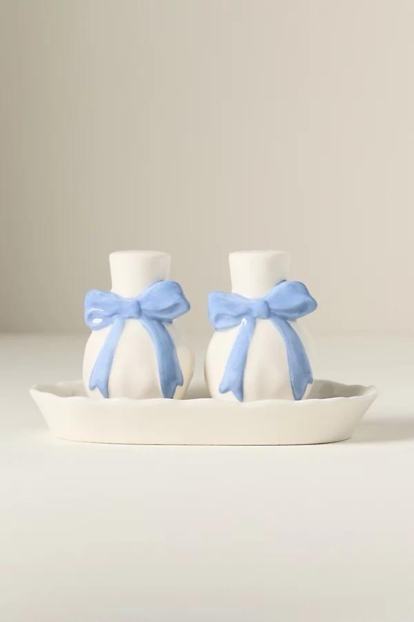 Anthropologie Benedita Stoneware Bow Salt & Pepper Shakers Blue Ribbon Set NEW