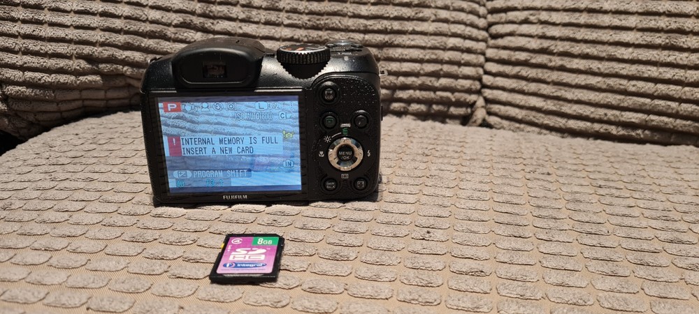 Fujifilm Finepix S1600 12.2MP Digital Camera in Black TM170*