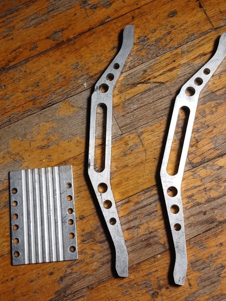 Traxxas T Maxx 2.5 3.3  Used Aluminium  Chassis Brace Good Condition